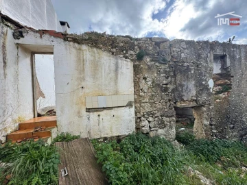 Moradia T3 para Venda em Nossa Senhora das Misericordias