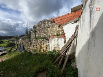 Moradia T3 para Venda em Nossa Senhora das Misericordias