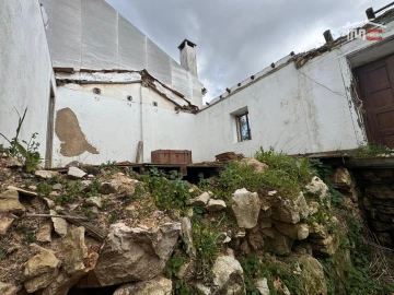 Moradia T3 para Venda em Nossa Senhora das Misericordias