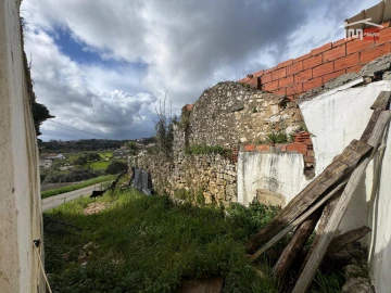 Moradia T3 para Venda em Nossa Senhora das Misericordias