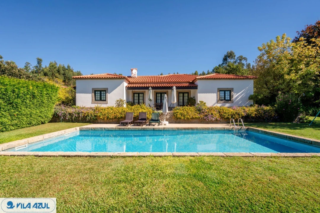 Quinta T4 para Venda em Couto Foto 1