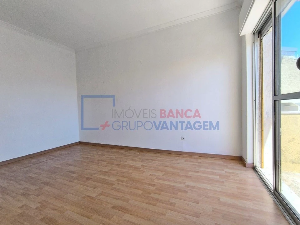 Apartamento T2 para Venda em Carnaxide e Queijas Foto 9