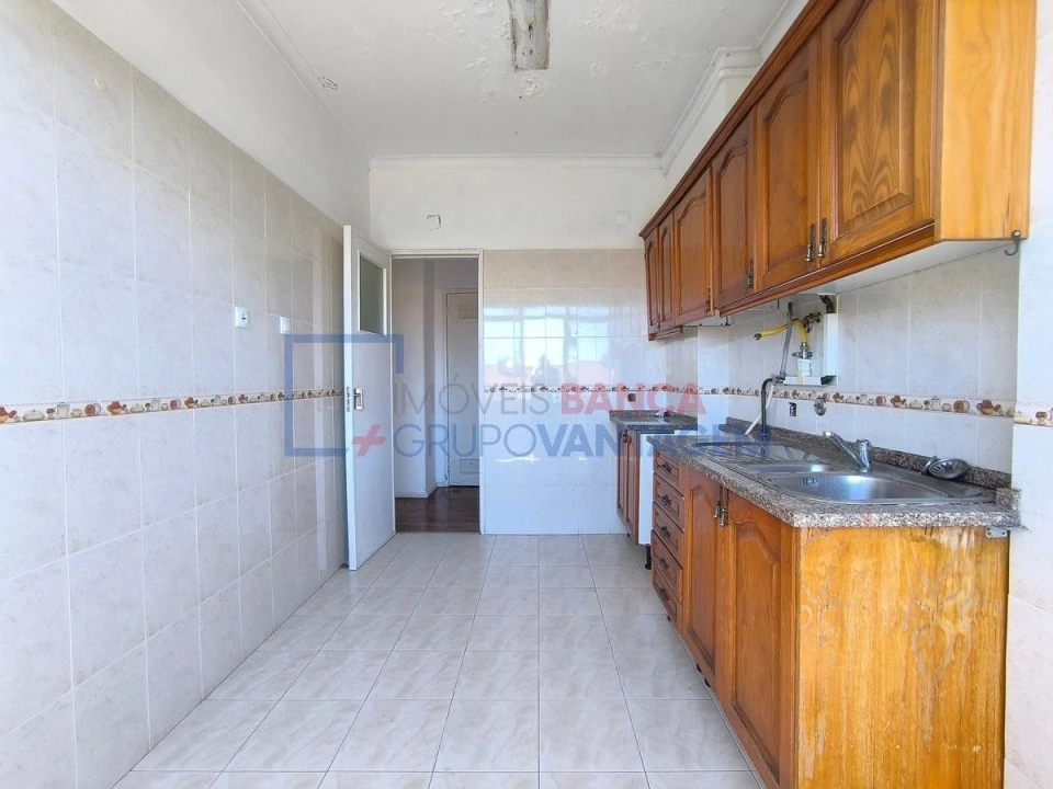 Apartamento T2 para Venda em Carnaxide e Queijas Foto 15