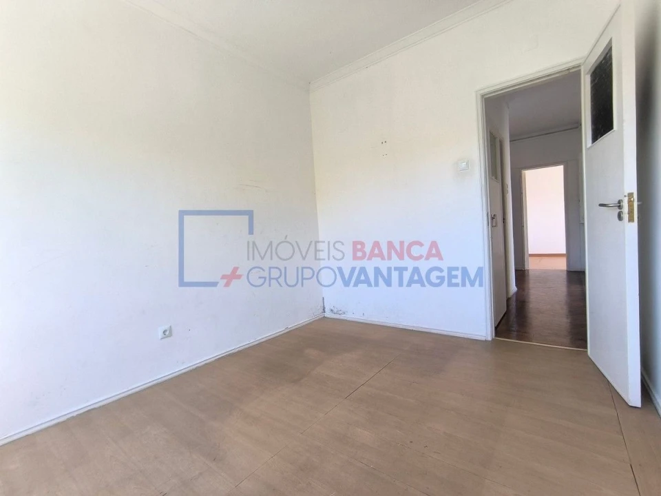 Apartamento T2 para Venda em Carnaxide e Queijas Foto 29