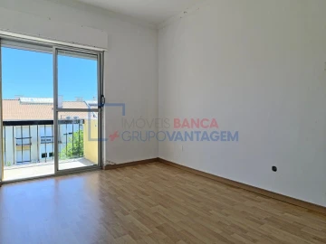 Apartamento T2 para Venda em Carnaxide e Queijas