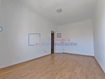 Apartamento T2 para Venda em Carnaxide e Queijas