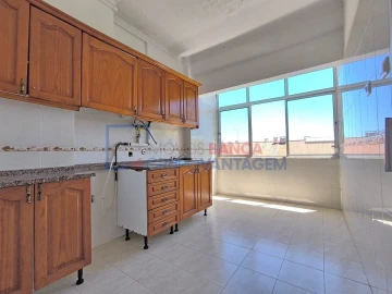Apartamento T2 para Venda em Carnaxide e Queijas