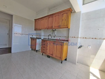 Apartamento T2 para Venda em Carnaxide e Queijas