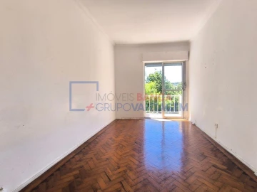 Apartamento T2 para Venda em Carnaxide e Queijas