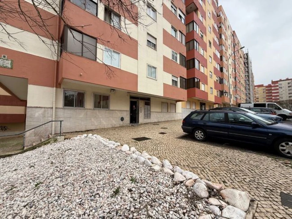 Apartamento T3 para Arrendamento em Venteira Foto 16