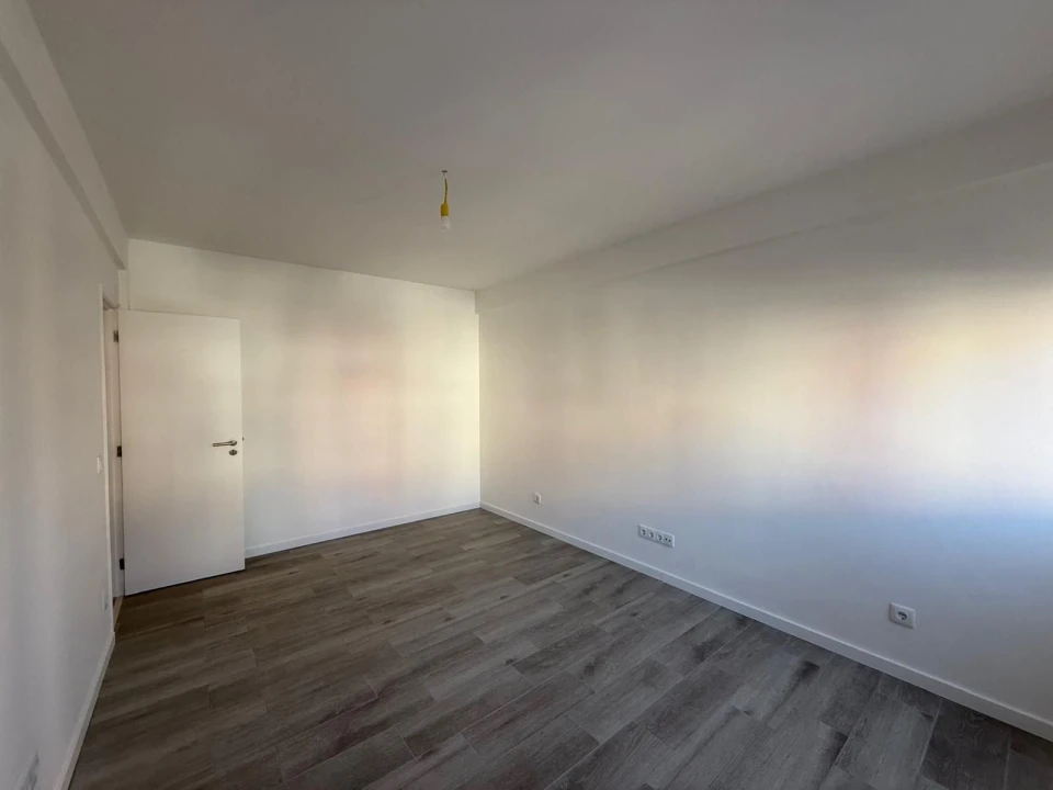 Apartamento T3 para Arrendamento em Venteira Foto 3