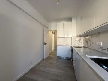 Apartamento T3 para Arrendamento em Venteira