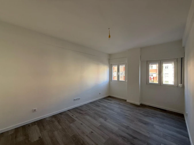 Apartamento T3 para Arrendamento em Venteira Foto 2