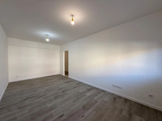 Apartamento T3 para Arrendamento em Venteira Foto 5