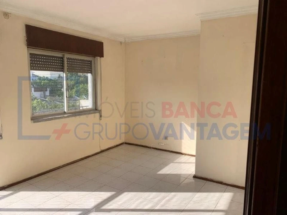 Apartamento T2 para Venda em Vila Nova da Rainha Foto 3