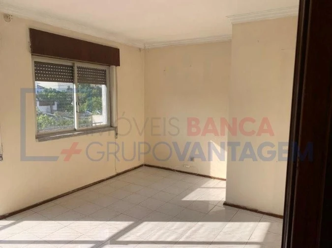 Apartamento T2 para Venda em Vila Nova da Rainha Foto 3