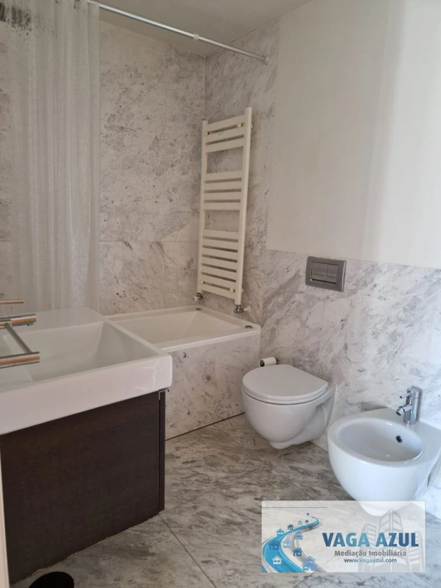 Apartamento T2 para Arrendamento em Lordelo do Ouro e Massarelos Foto 13