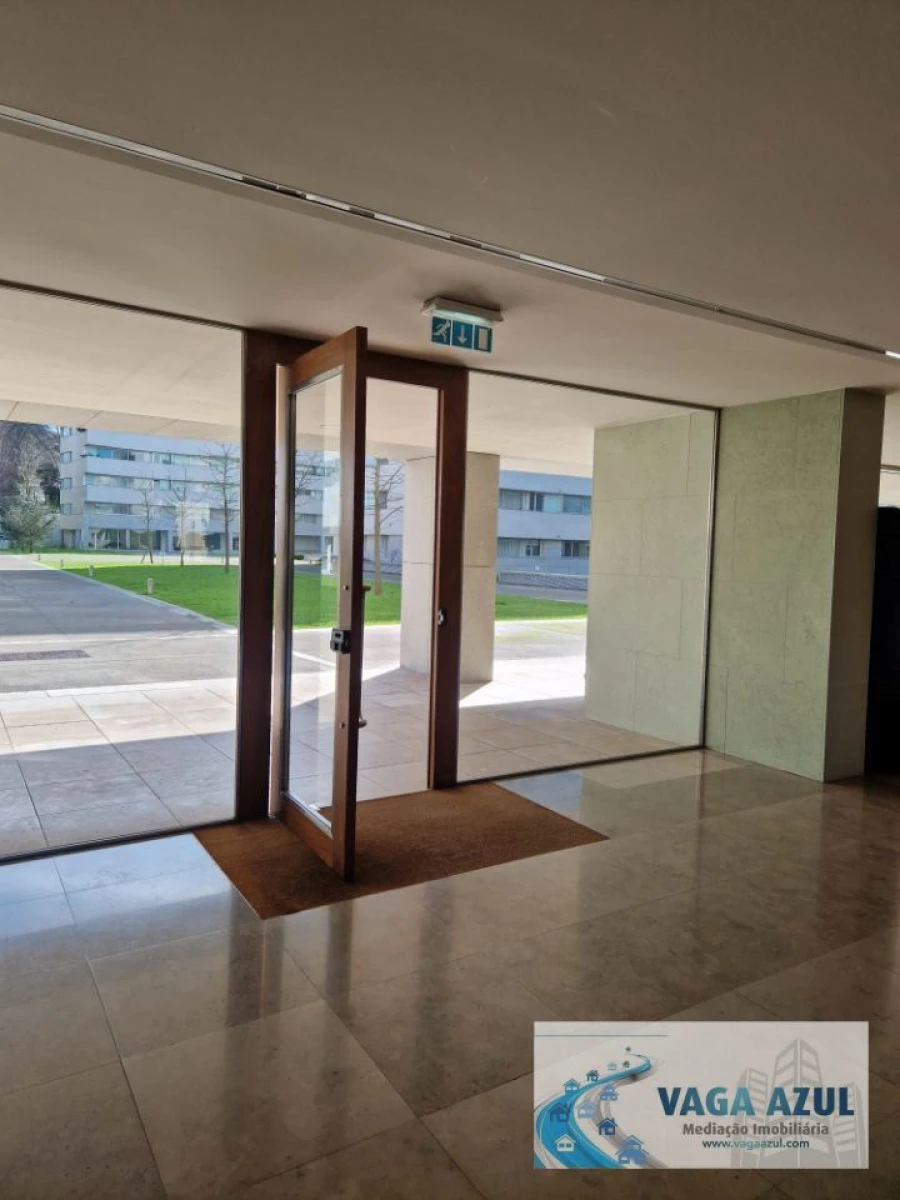 Apartamento T2 para Arrendamento em Lordelo do Ouro e Massarelos Foto 19