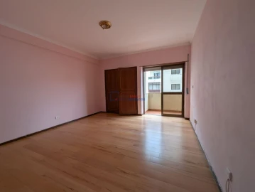 Apartamento T1 para Venda em Queluz e Belas