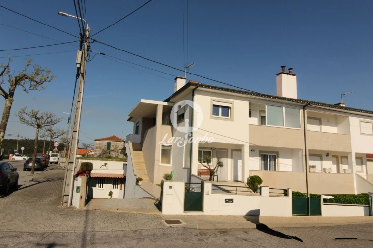 Apartamento T3 para Venda em Estorãos Foto 15