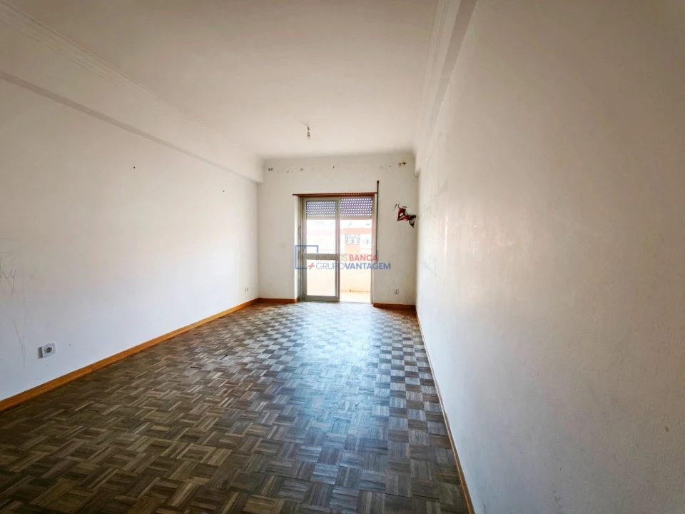 Apartamento T2 para Venda em Algueirão-Mem Martins Foto 2