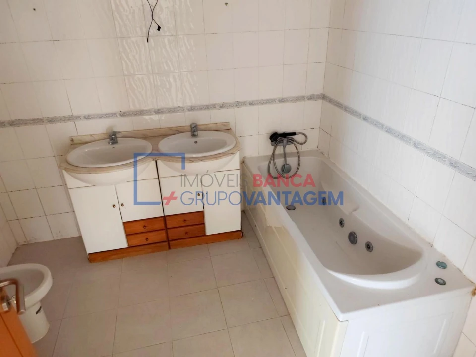 Apartamento T2 para Venda em Azambuja Foto 7