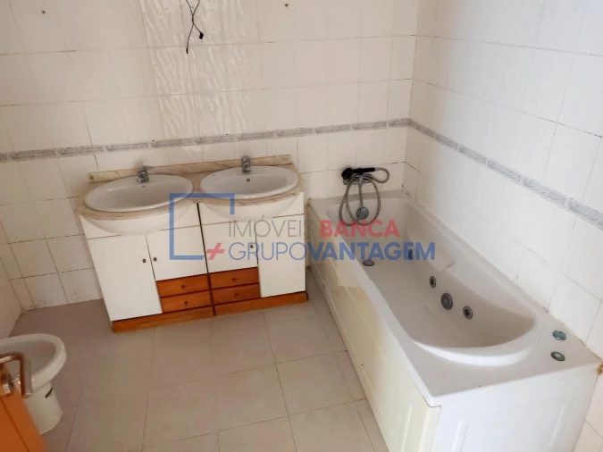 Apartamento T2 para Venda em Azambuja Foto 7