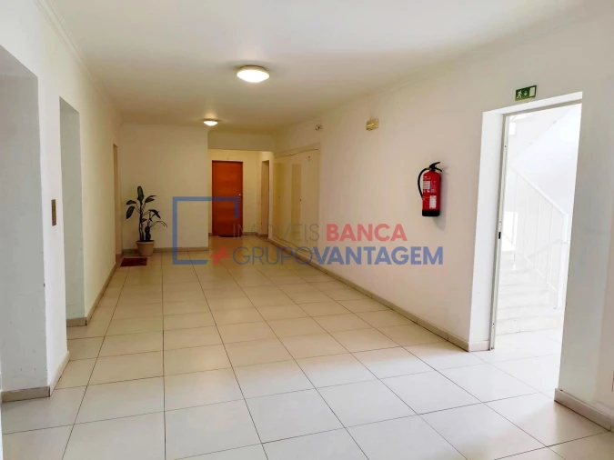 Apartamento T2 para Venda em Azambuja Foto 9