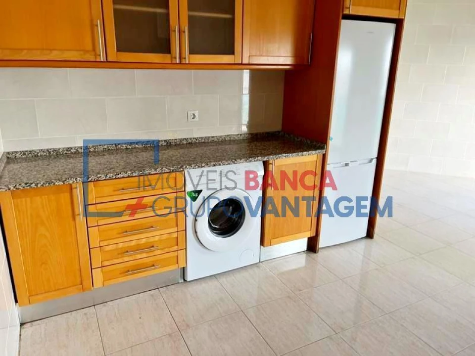 Apartamento T2 para Venda em Azambuja Foto 13