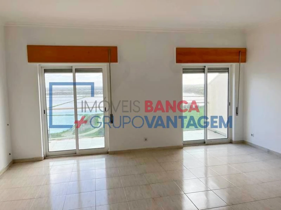 Apartamento T2 para Venda em Azambuja Foto 4