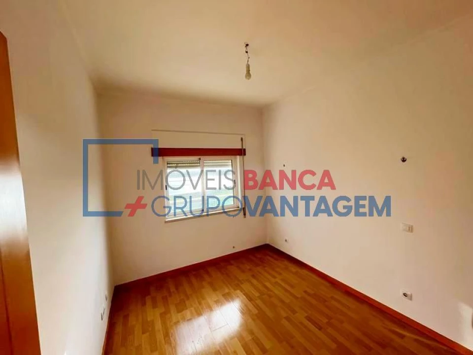 Apartamento T2 para Venda em Azambuja Foto 16