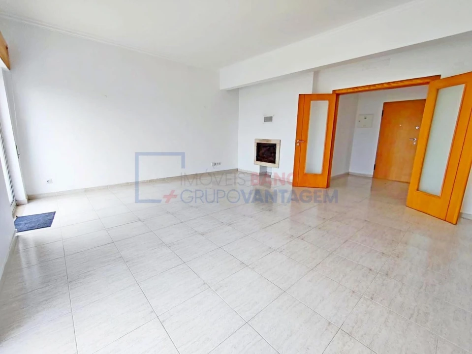 Apartamento T2 para Venda em Azambuja Foto 8