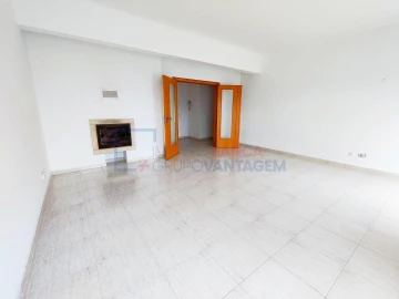 Apartamento T2 para Venda em Azambuja