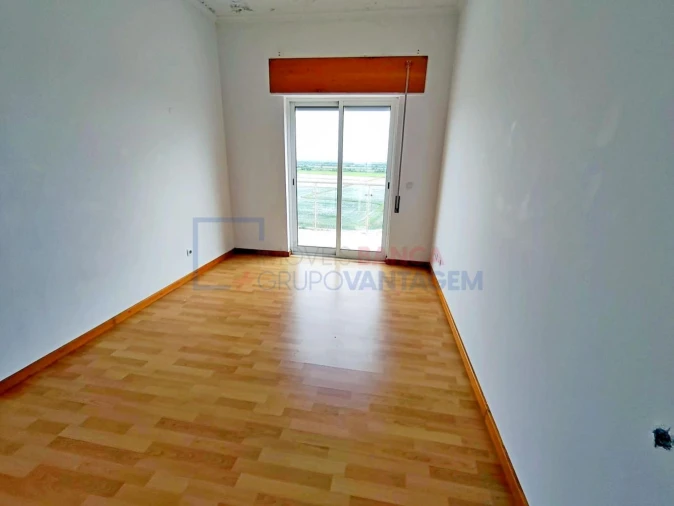 Apartamento T2 para Venda em Azambuja Foto 29