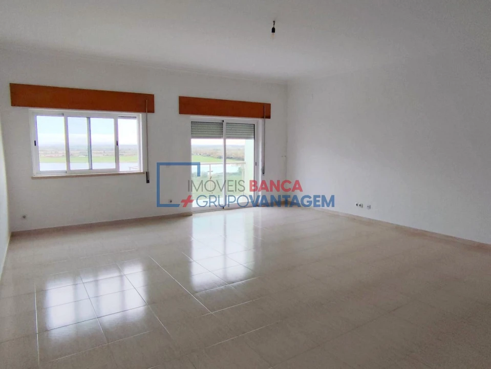 Apartamento T2 para Venda em Azambuja Foto 1