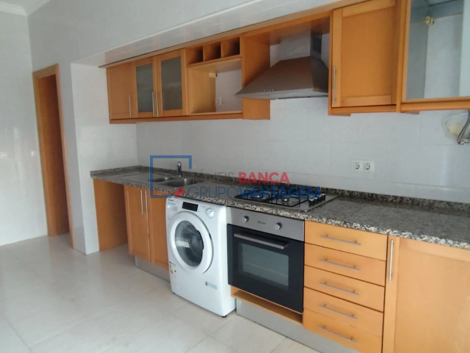 Apartamento T2 para Venda em Azambuja Foto 6