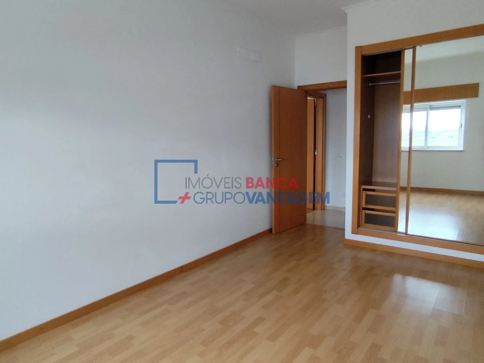 Apartamento T2 para Venda em Azambuja Foto 7