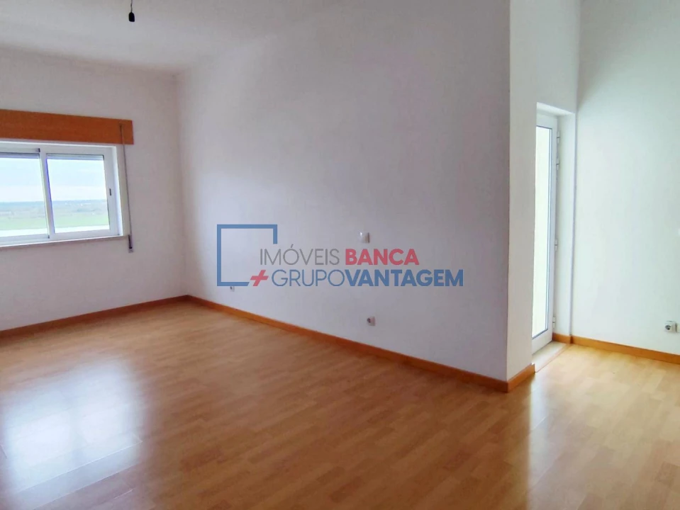 Apartamento T2 para Venda em Azambuja Foto 10