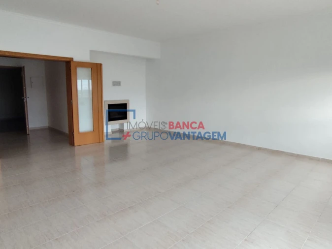 Apartamento T2 para Venda em Azambuja Foto 4