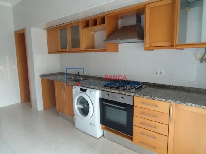 Apartamento T2 para Venda em Azambuja Foto 6