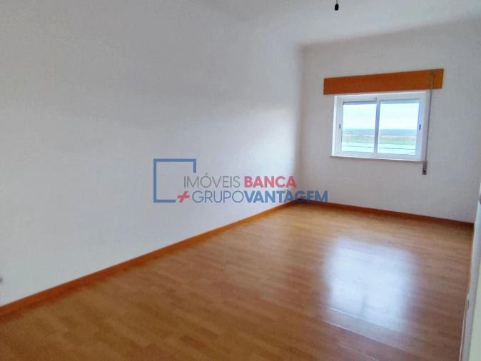 Apartamento T2 para Venda em Azambuja Foto 8