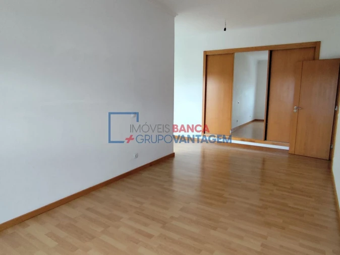 Apartamento T2 para Venda em Azambuja Foto 9