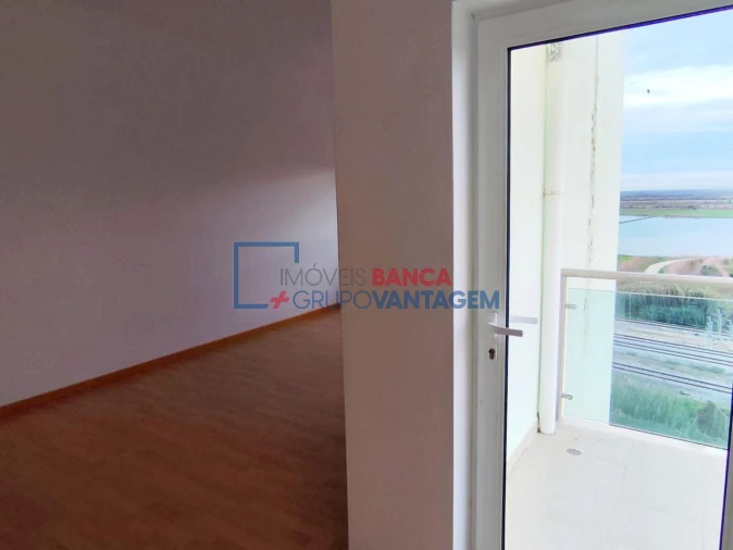 Apartamento T2 para Venda em Azambuja Foto 11