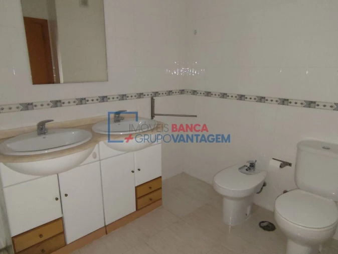 Apartamento T2 para Venda em Azambuja Foto 12