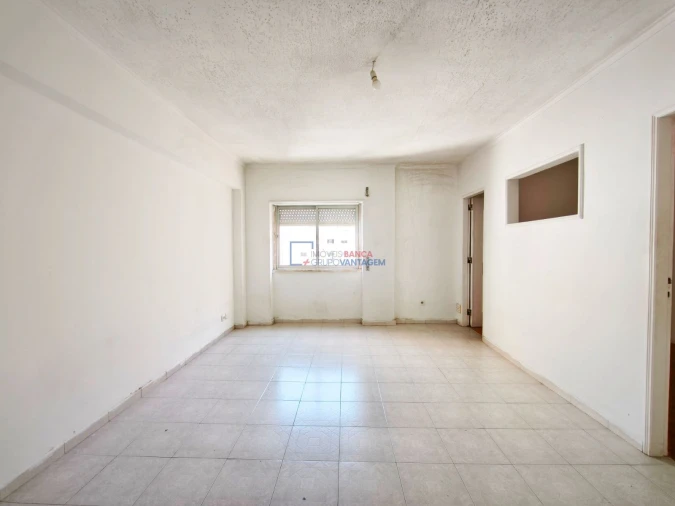 Apartamento T1 para Venda em Queluz e Belas Foto 2