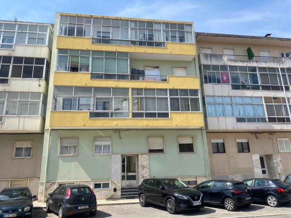 Apartamento T2 para Venda em Algueirão-Mem Martins Foto 1