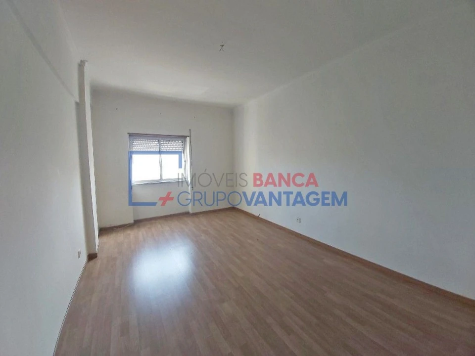 Apartamento T2 para Venda em Amora Foto 2