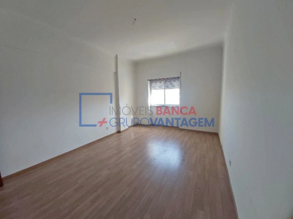 Apartamento T2 para Venda em Amora Foto 13