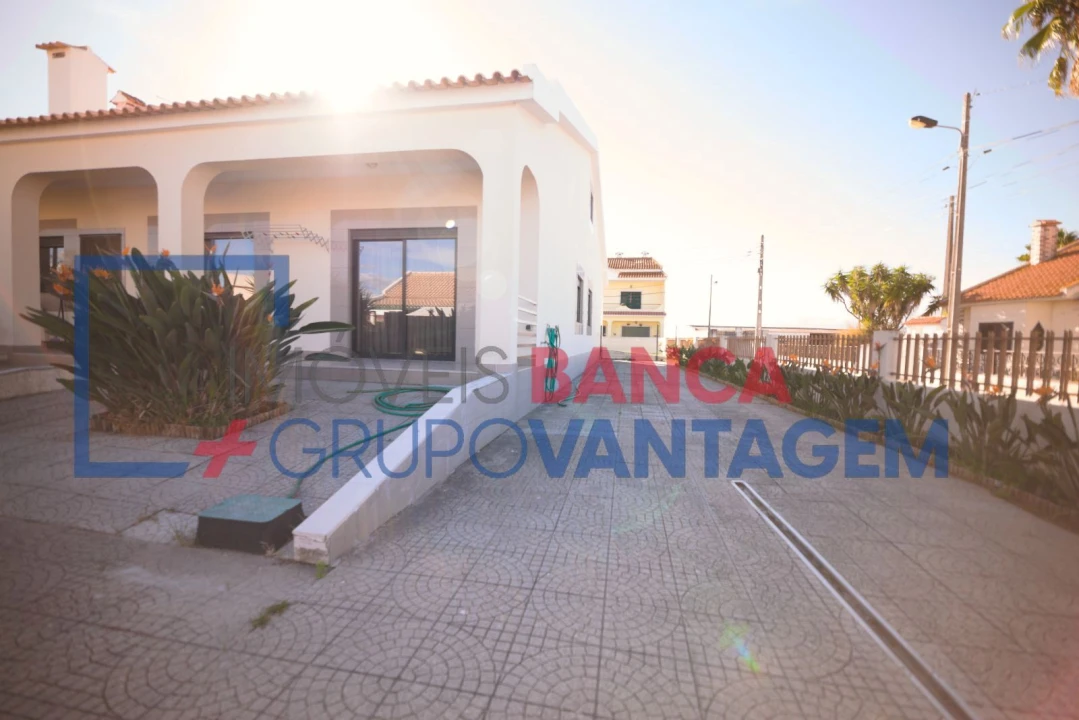 Moradia T4 para Venda em Sarilhos Grandes Foto 5