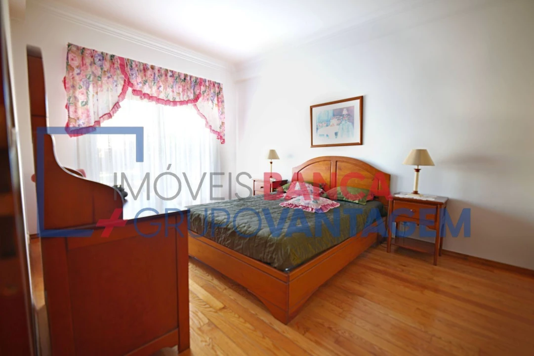 Moradia T4 para Venda em Sarilhos Grandes Foto 20